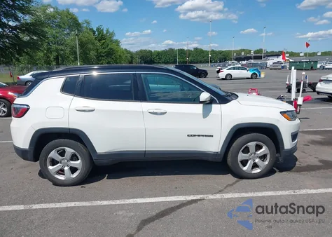 2018 Jeep Compass Latitude из США, поврежденный, VIN 3C4NJDBB2JT328209